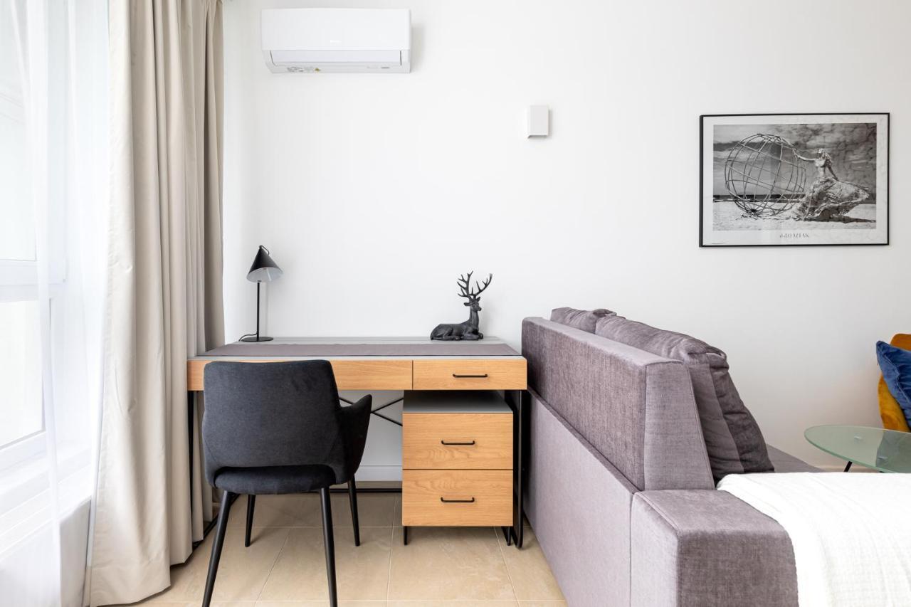 Sierpinskiego 1A - Studio With Balcony & Desk - Remote Work By Noclegi Renters Warszawa Eksteriør billede