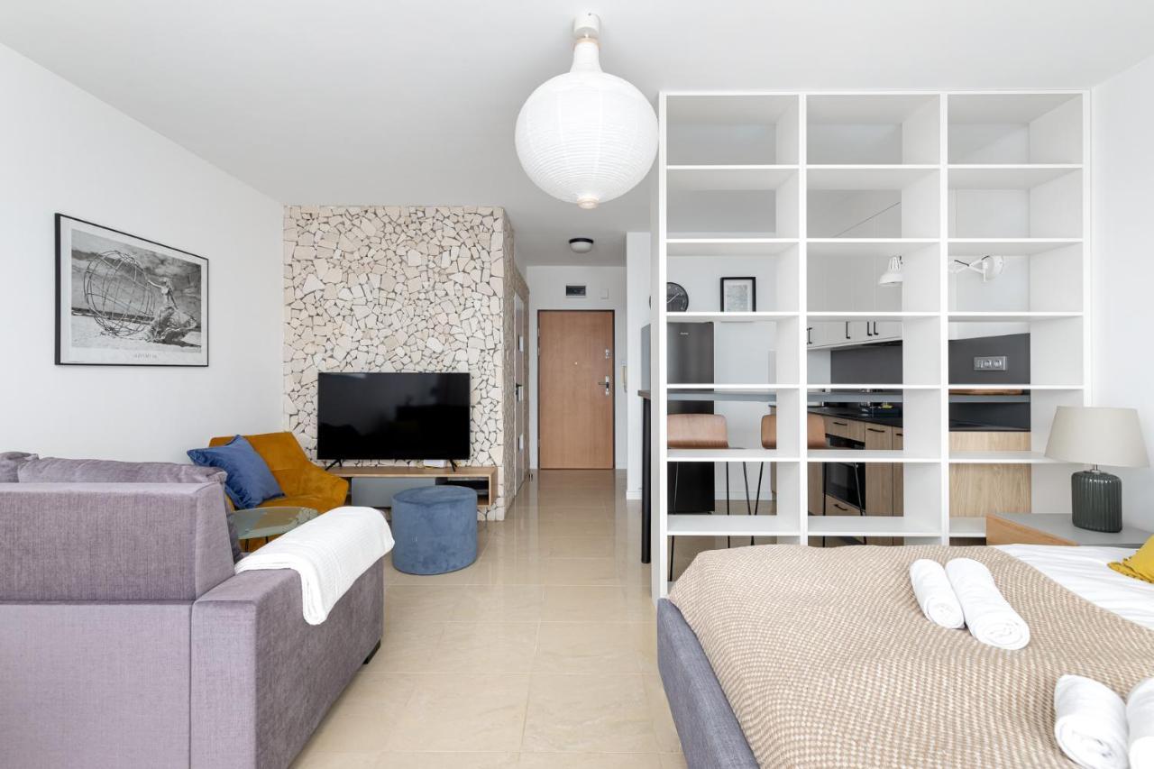 Sierpinskiego 1A - Studio With Balcony & Desk - Remote Work By Noclegi Renters Warszawa Eksteriør billede